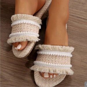 LAST CHANCE❗️ Fringed Beige Slide Sandals with White Trim